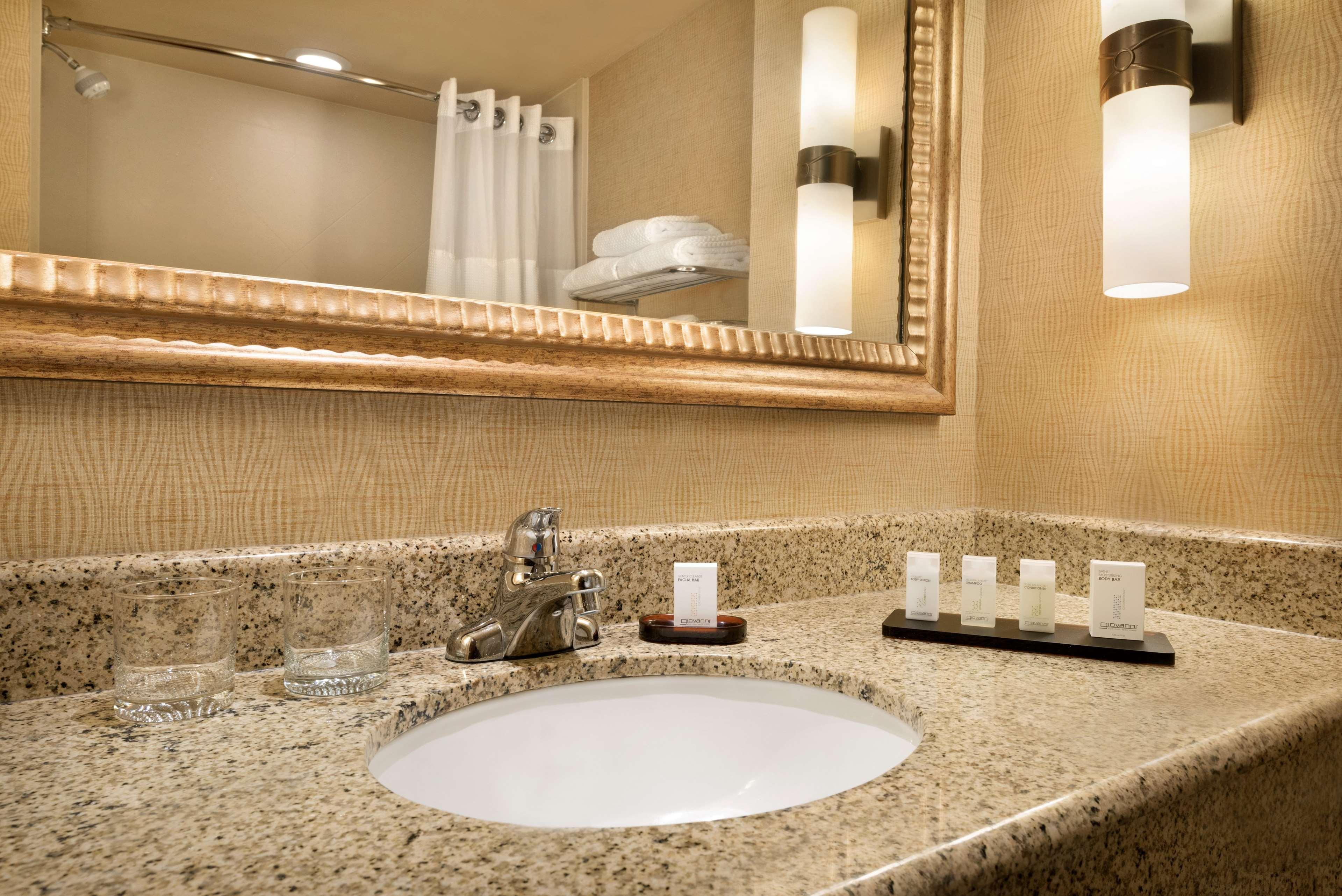 Embassy Suites East Peoria Hotel And Riverfront Conference Center Zewnętrze zdjęcie