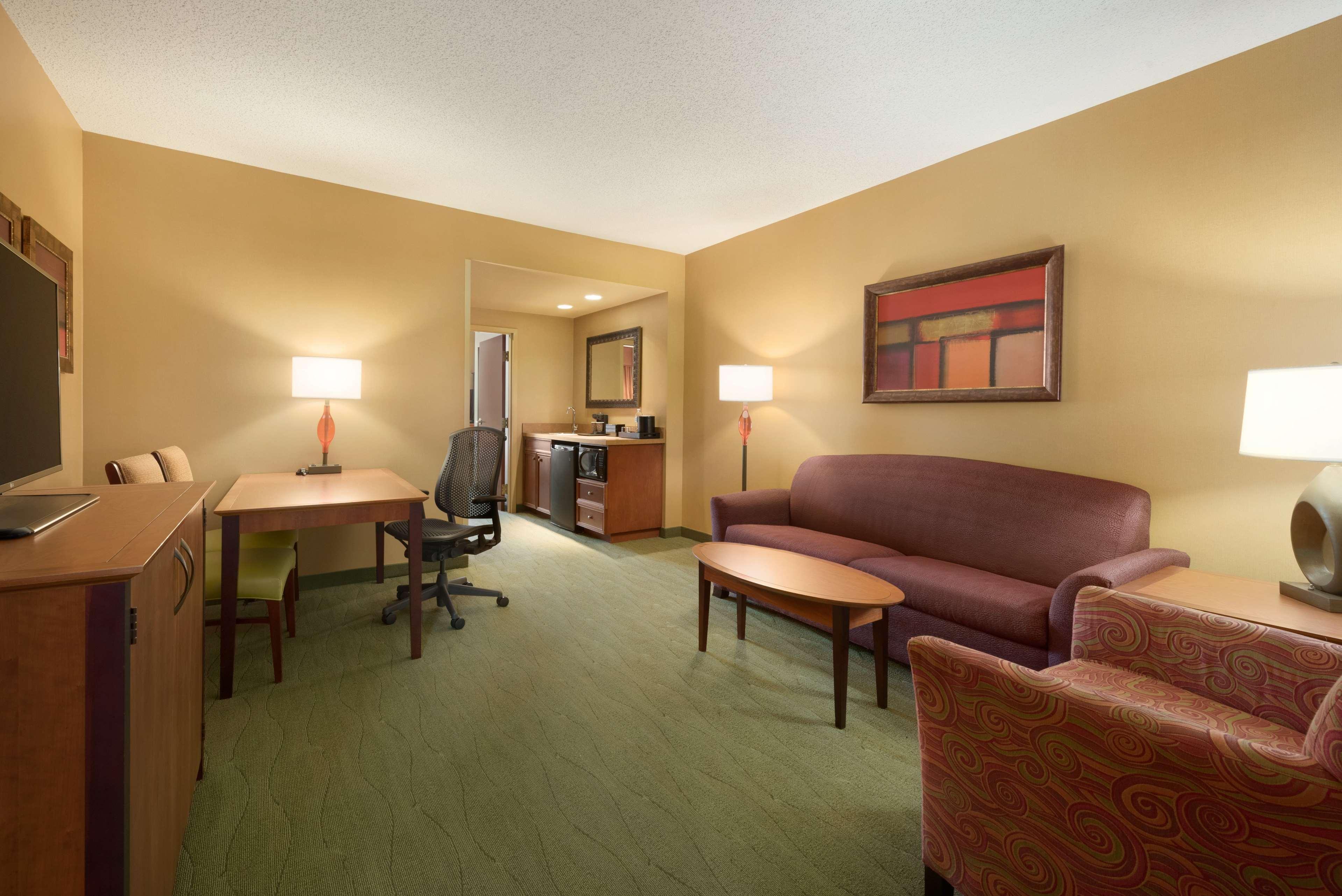 Embassy Suites East Peoria Hotel And Riverfront Conference Center Zewnętrze zdjęcie