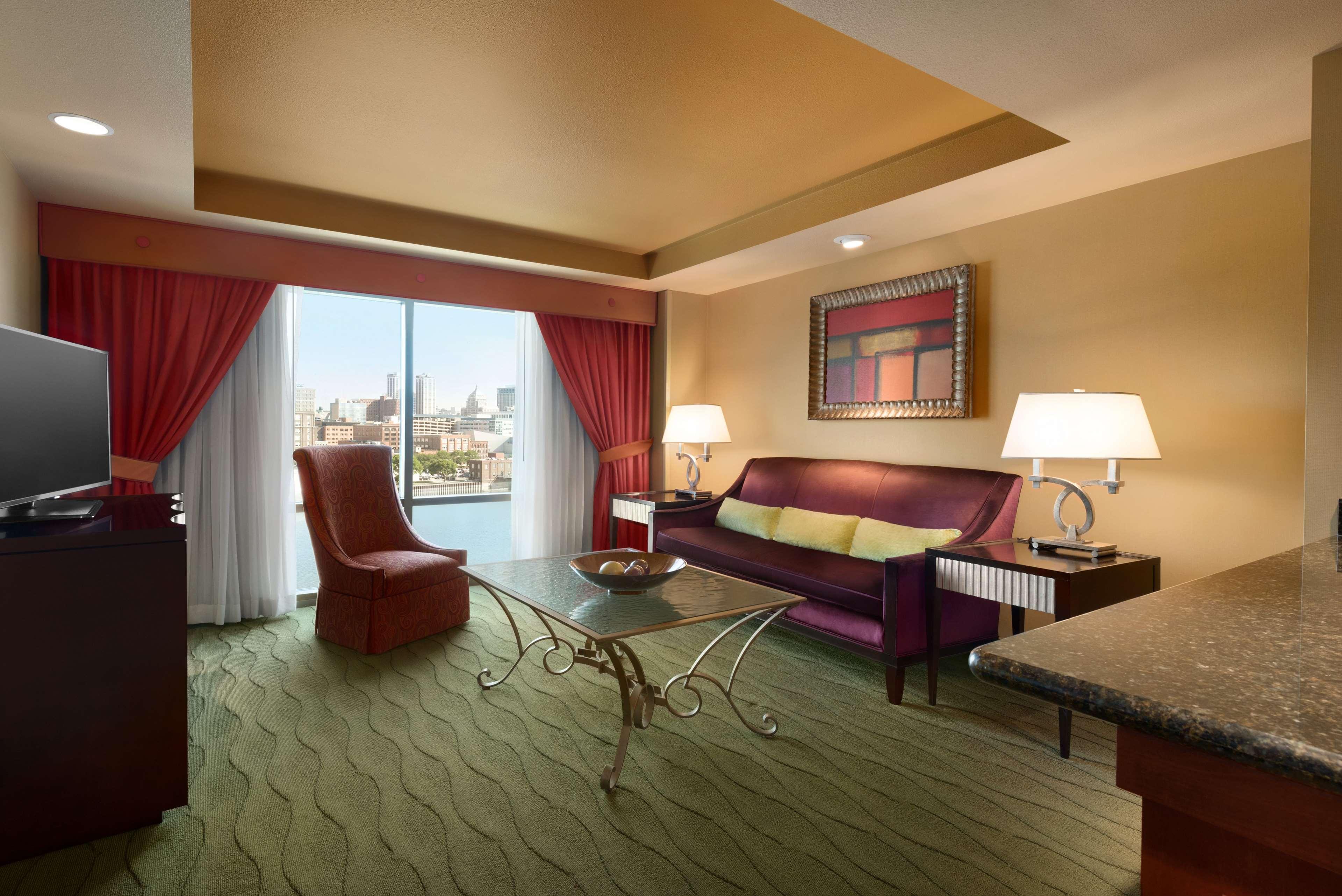 Embassy Suites East Peoria Hotel And Riverfront Conference Center Zewnętrze zdjęcie