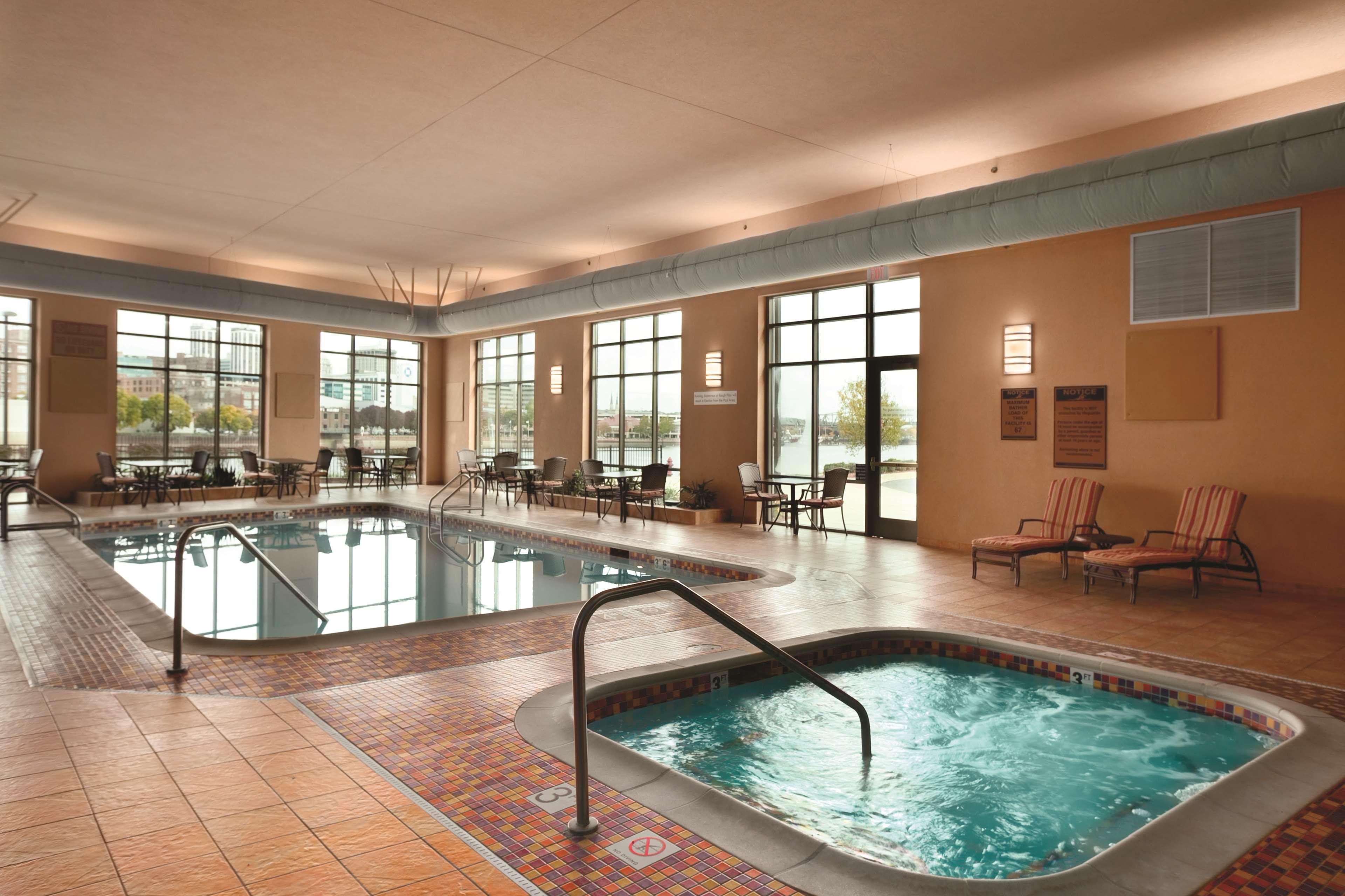 Embassy Suites East Peoria Hotel And Riverfront Conference Center Zewnętrze zdjęcie