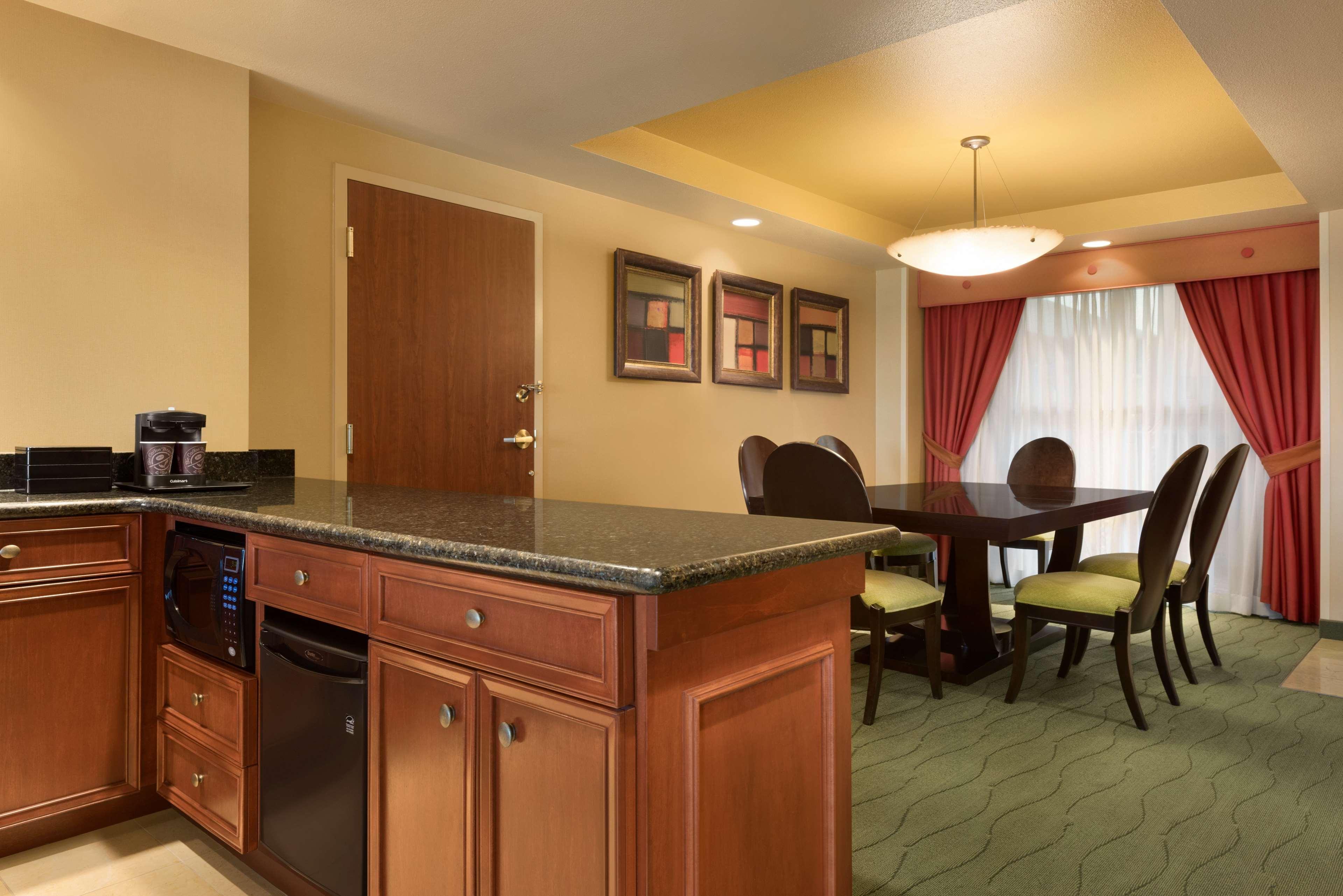 Embassy Suites East Peoria Hotel And Riverfront Conference Center Zewnętrze zdjęcie
