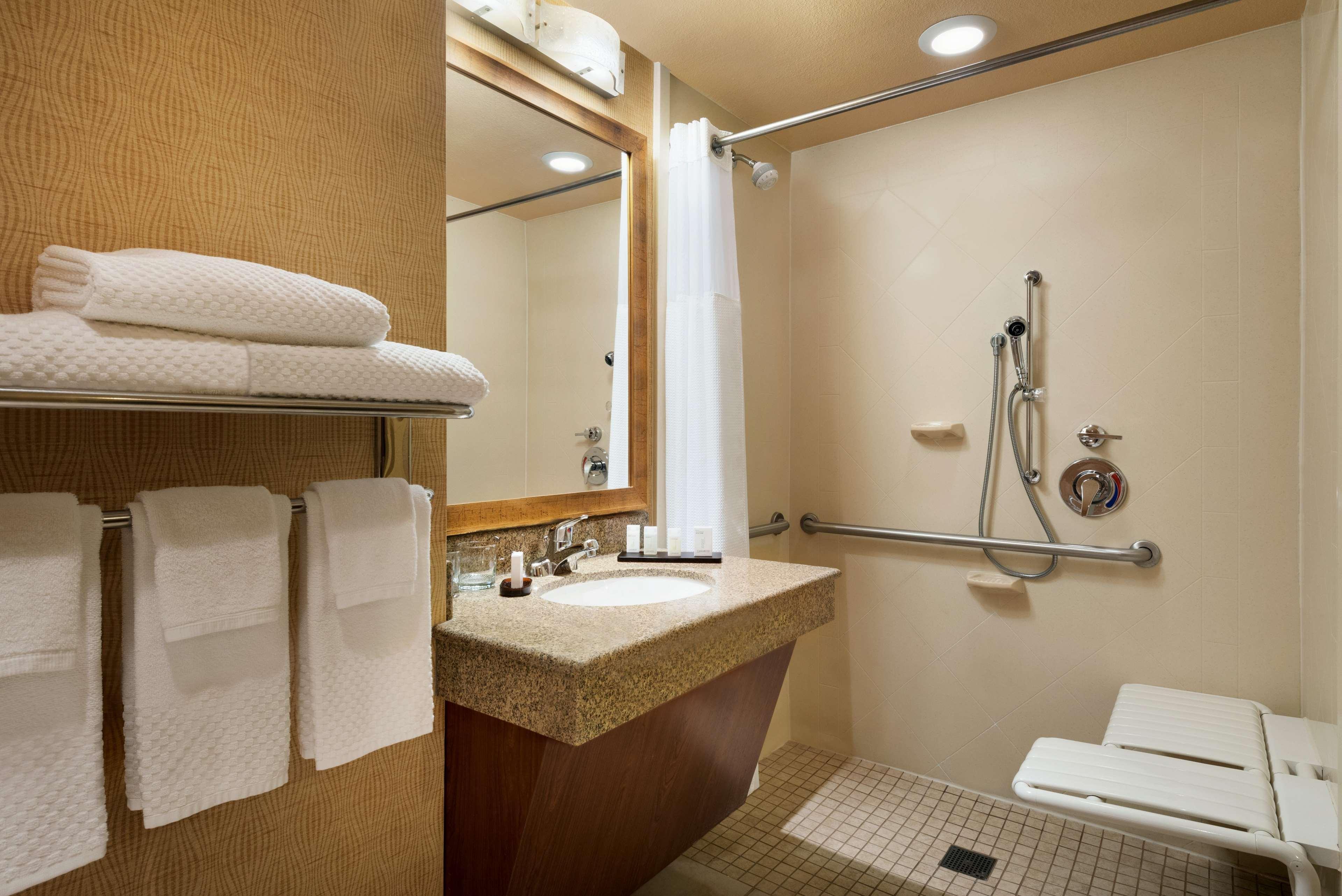 Embassy Suites East Peoria Hotel And Riverfront Conference Center Zewnętrze zdjęcie