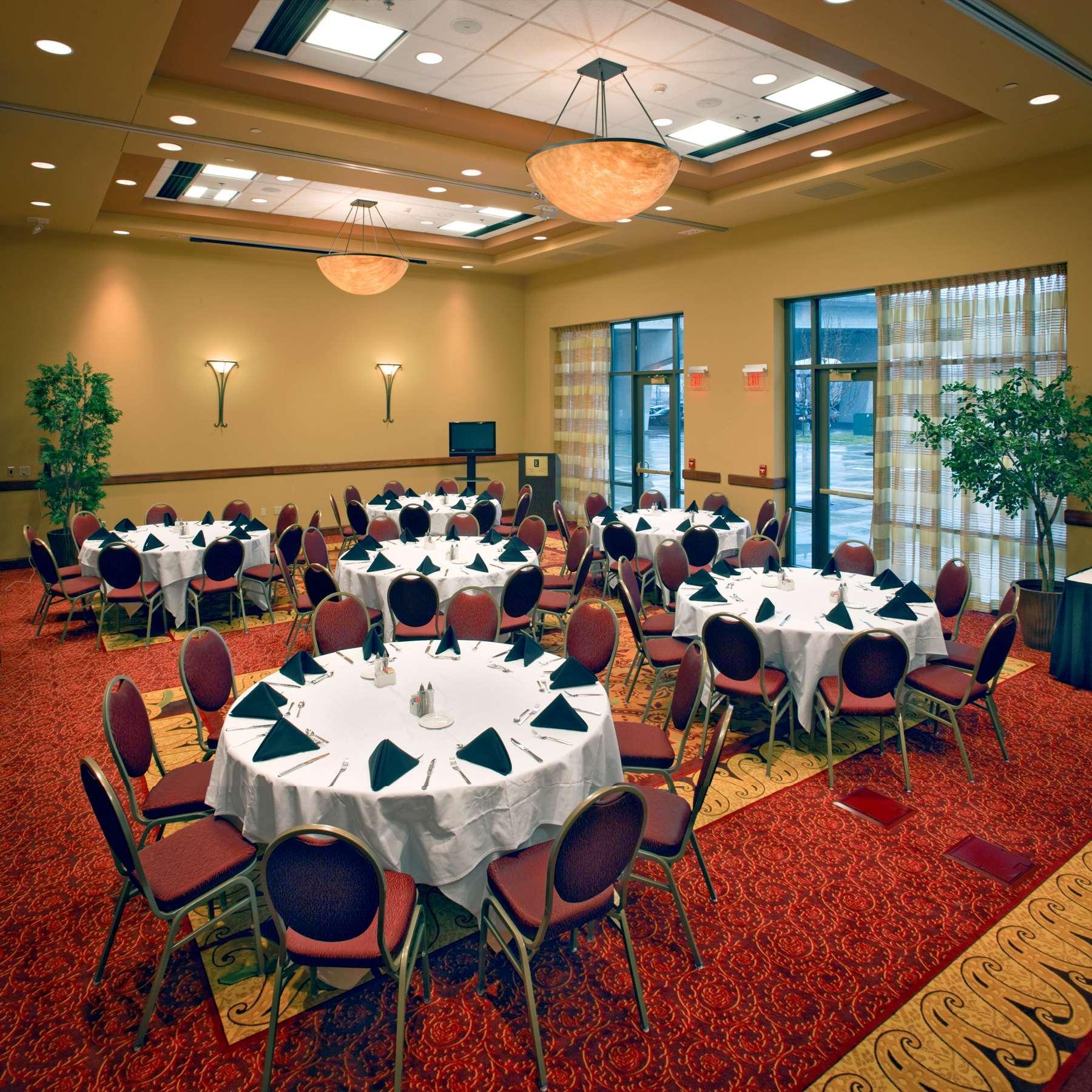 Embassy Suites East Peoria Hotel And Riverfront Conference Center Zewnętrze zdjęcie