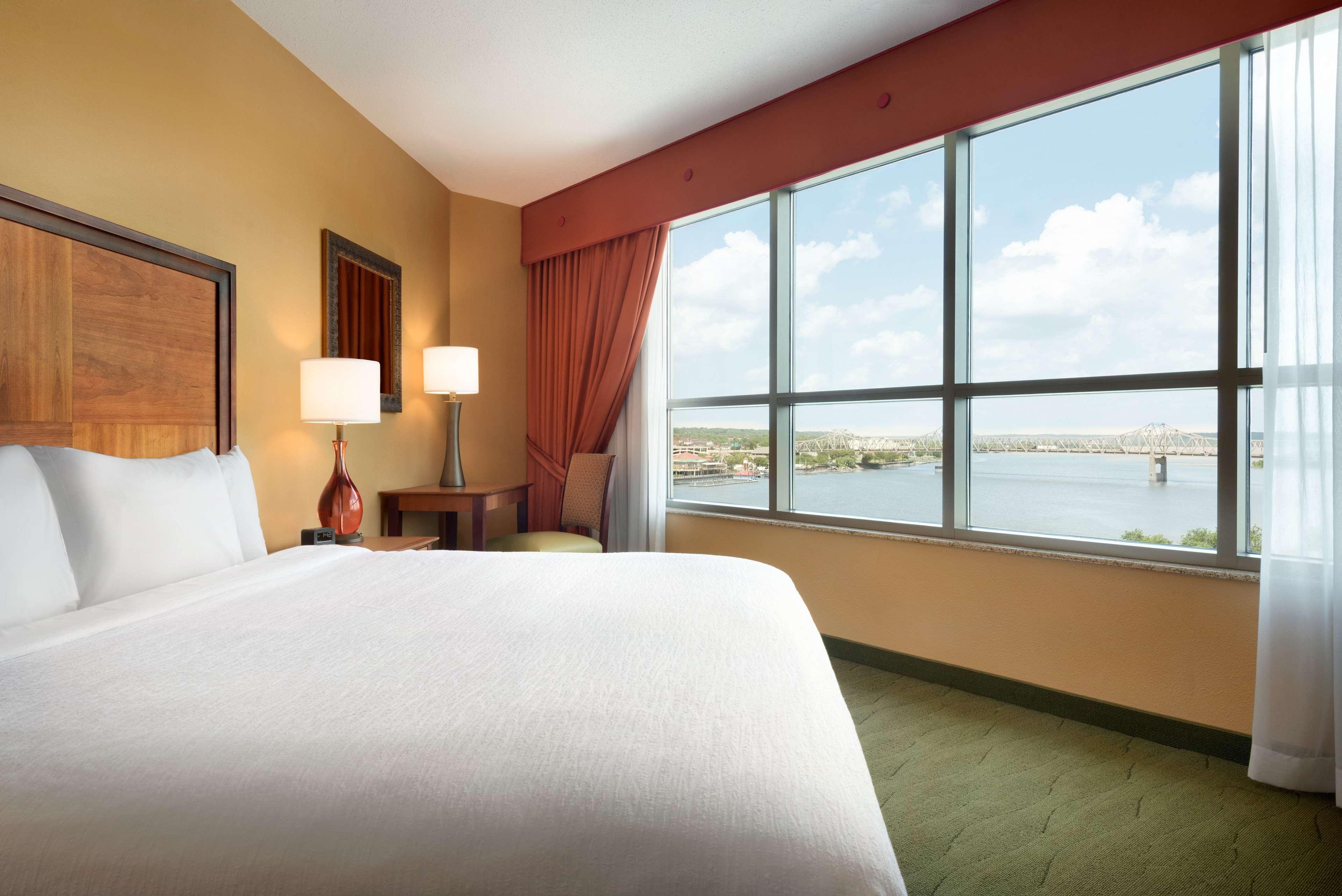 Embassy Suites East Peoria Hotel And Riverfront Conference Center Zewnętrze zdjęcie