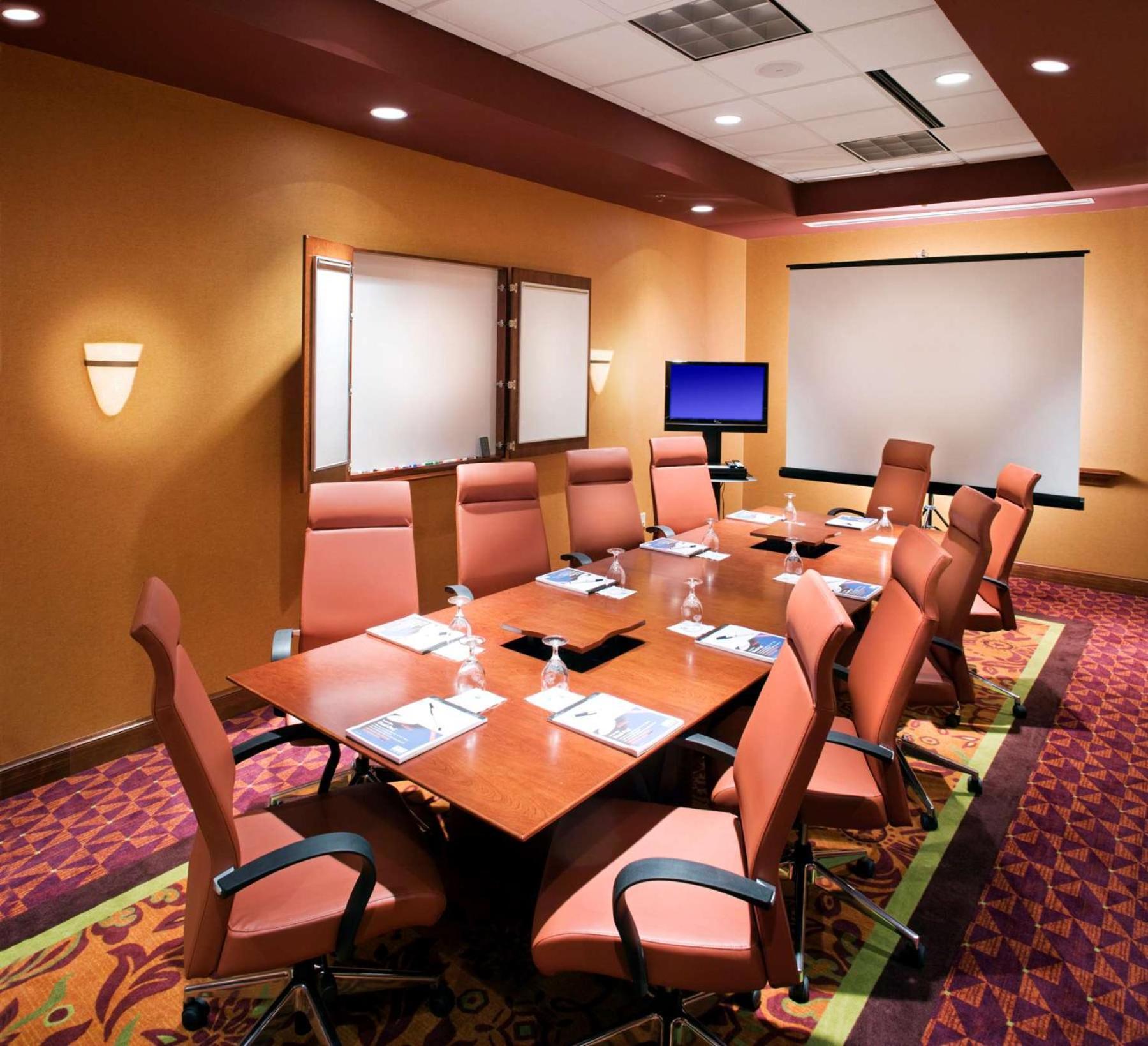 Embassy Suites East Peoria Hotel And Riverfront Conference Center Udogodnienia zdjęcie