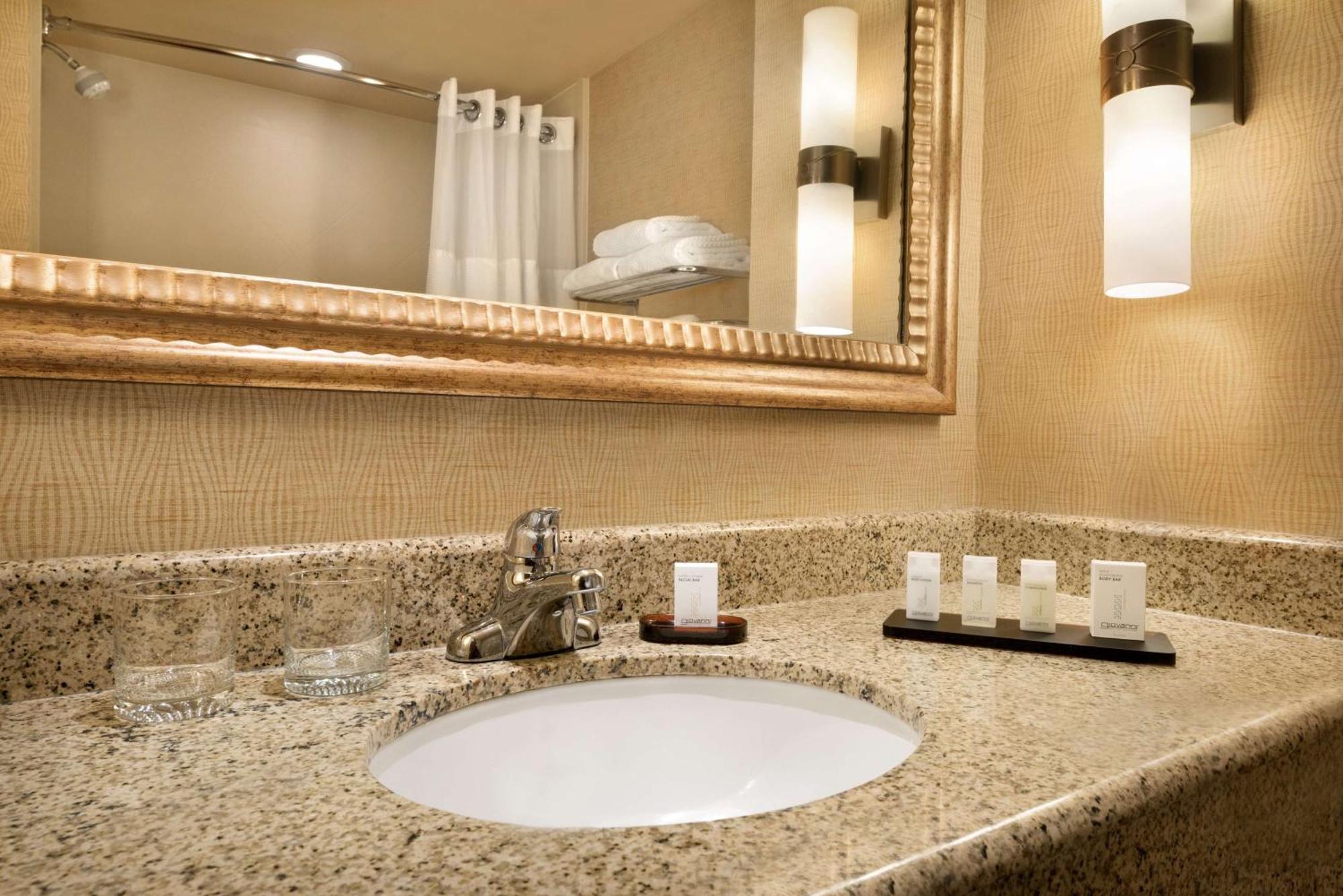 Embassy Suites East Peoria Hotel And Riverfront Conference Center Zewnętrze zdjęcie